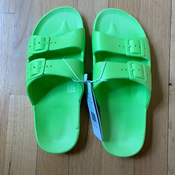 freedom moses Shoes - NWT FREEDOM MOSES green